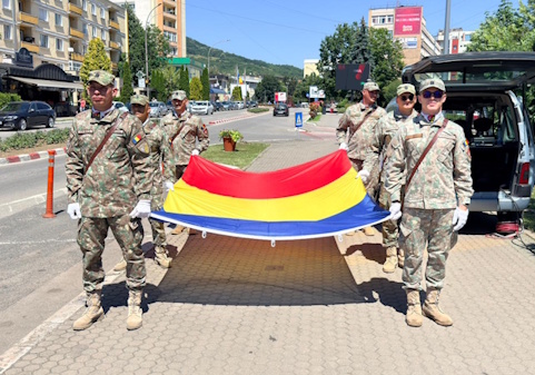Sub culorile tricolorului – Deva a cinstit Drapelul Național al României