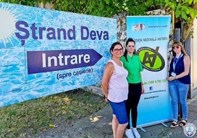 Acţiune de prevenire a consumului de droguri și alcool - la ştrandul din Deva