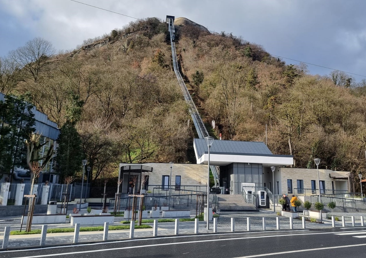 Au fost finalizate lucrările de modernizare a Telecabinei de la Cetatea Devei!