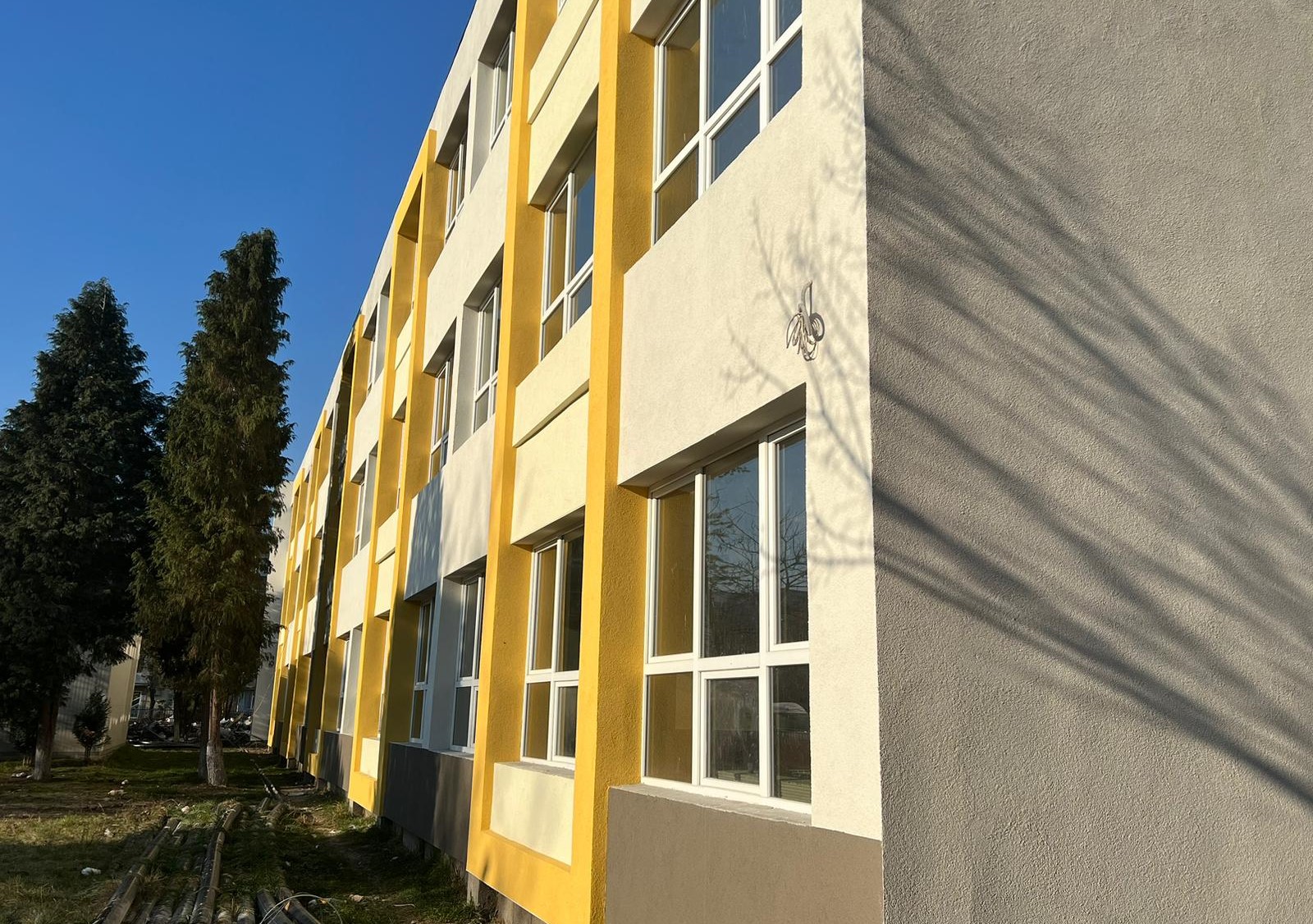 Se lucrează la reabilitarea și modernizarea Școlii Generale nr. 5 de pe strada Scărișoara!