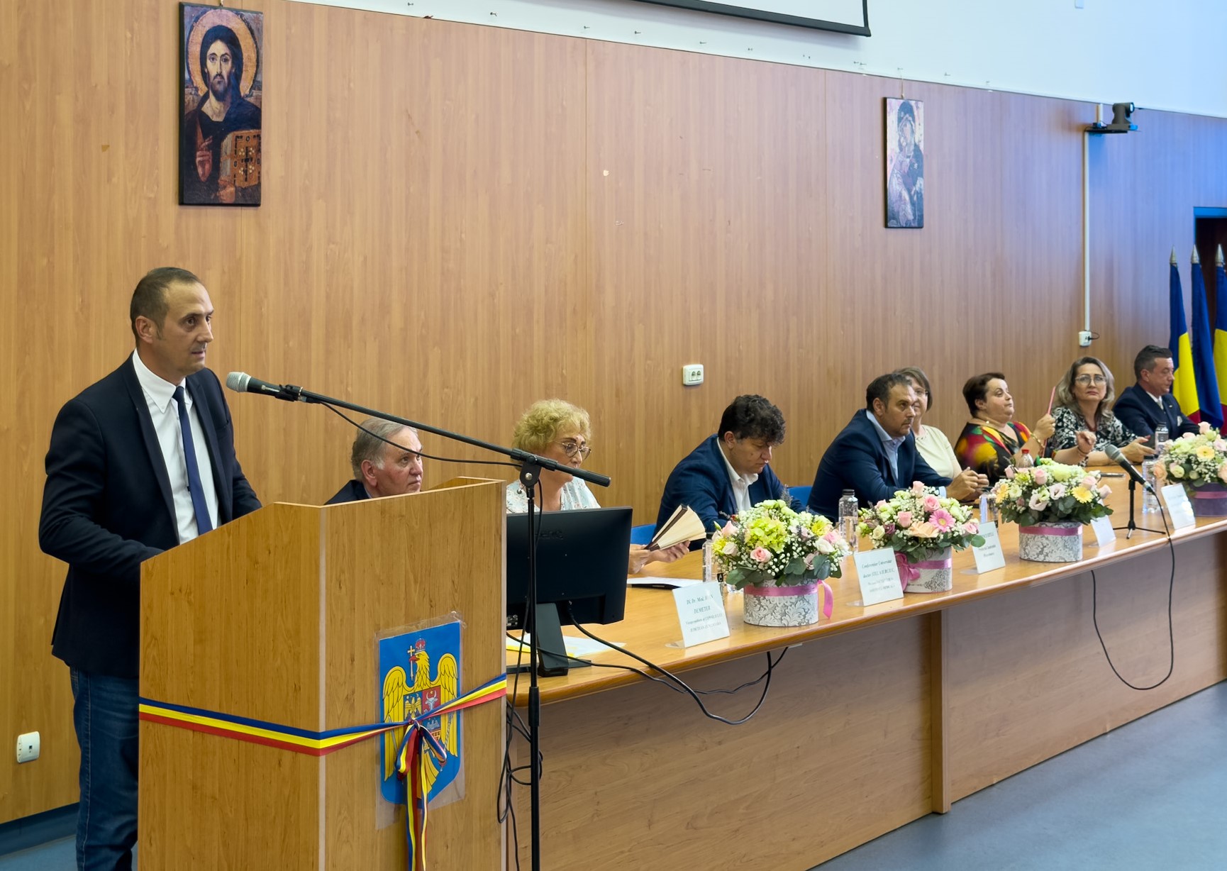 Deva: O nouă promoție de asistenți medicali pregătită să transforme vocația în profesie