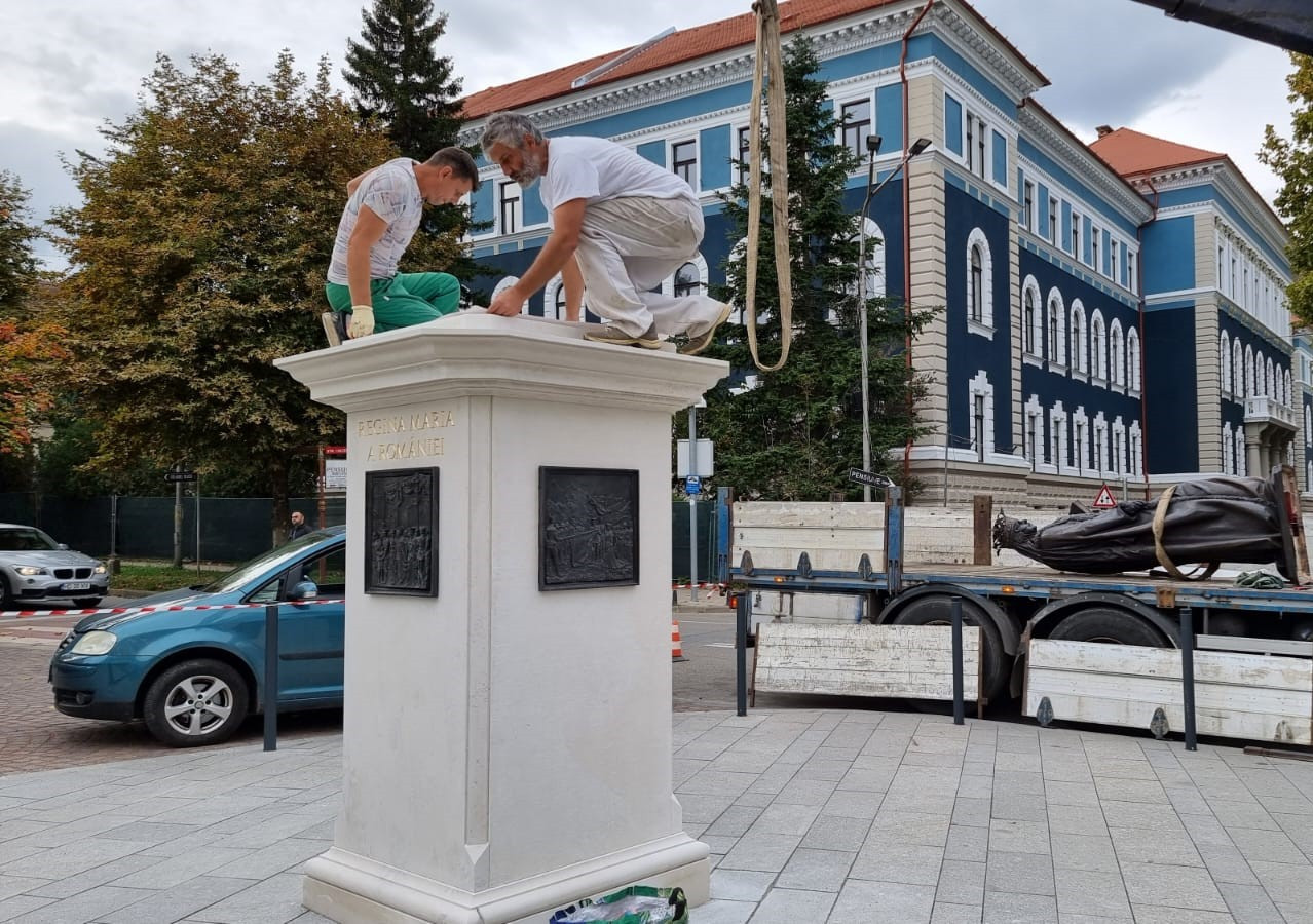 Regina Maria are, de astăzi, o statuie în Centrul Istoric al Devei!