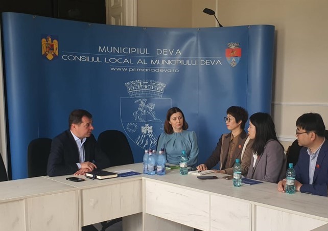 Parteneriat pentru viitor: Deva deschide porțile colaborării internaționale în domeniul textilelor și designului