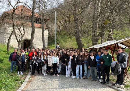 Împreună pentru un oraș mai curat: Acțiune amplă de ecologizare pe Dealul Cetății Deva