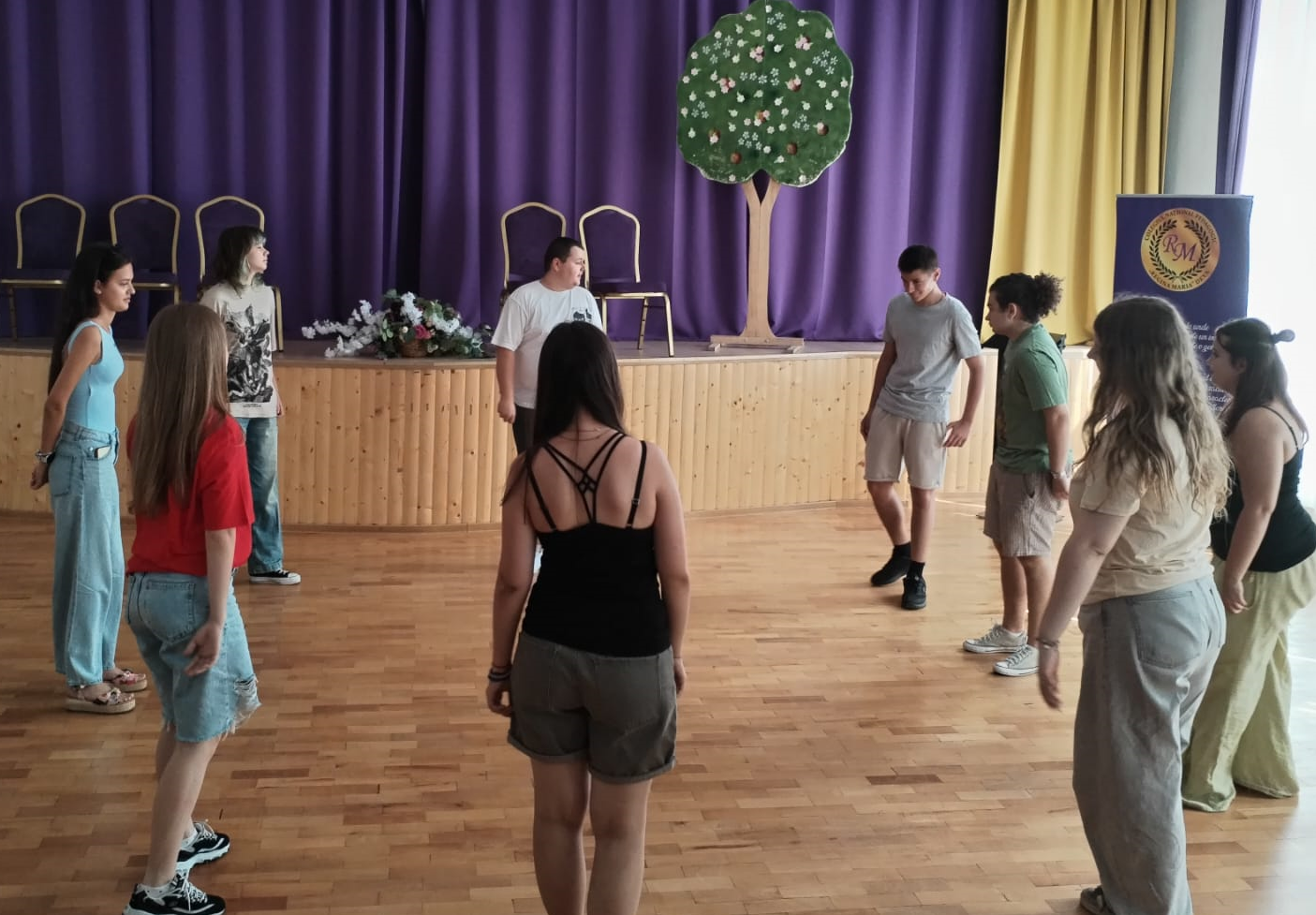 Dezvoltare personală prin teatru pentru membrii Consiliului Copiilor Deveni 