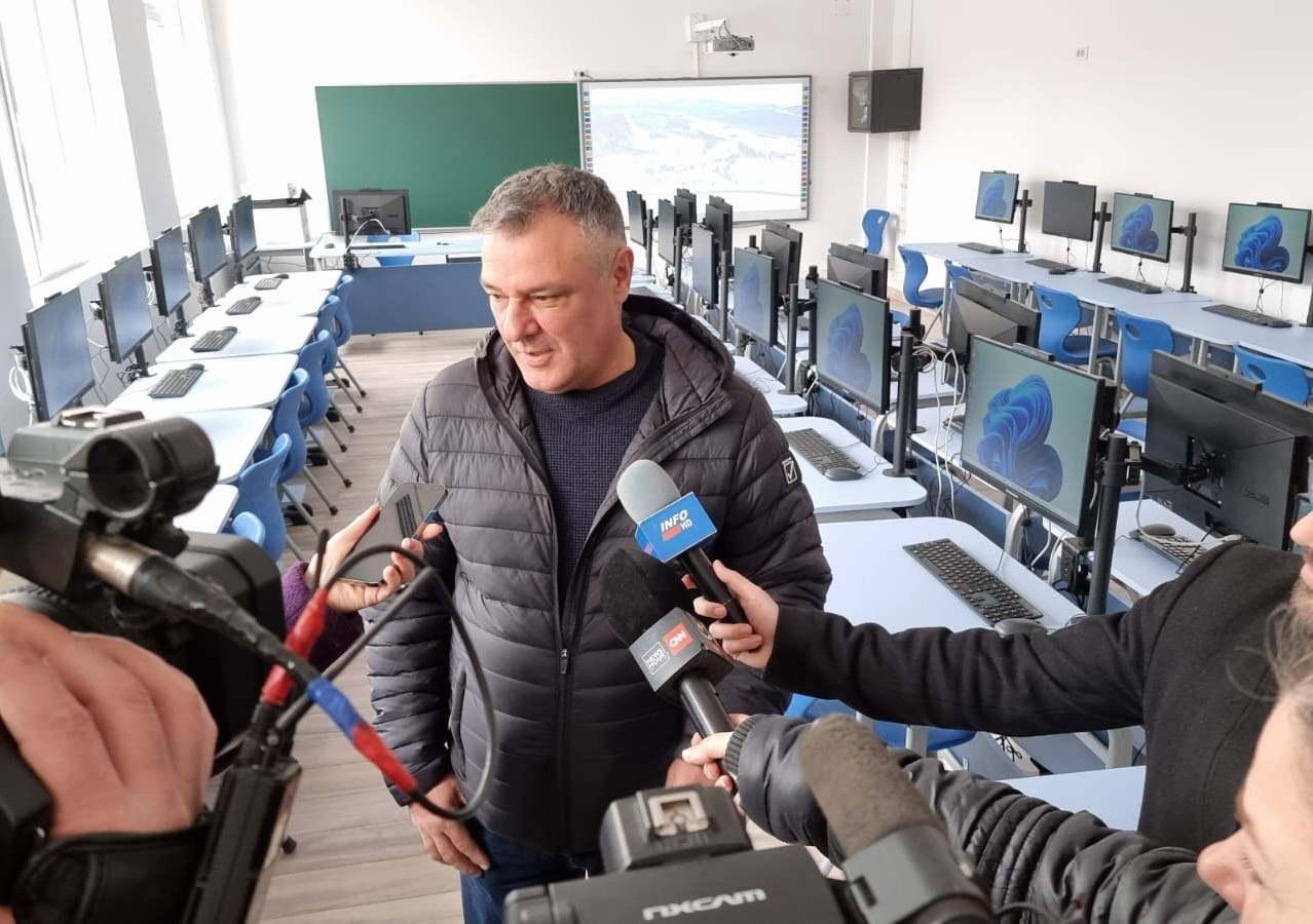 Încă o investiție finalizată, de peste 2,2 milioane de euro, în infrastructura educațională din municipiul Deva