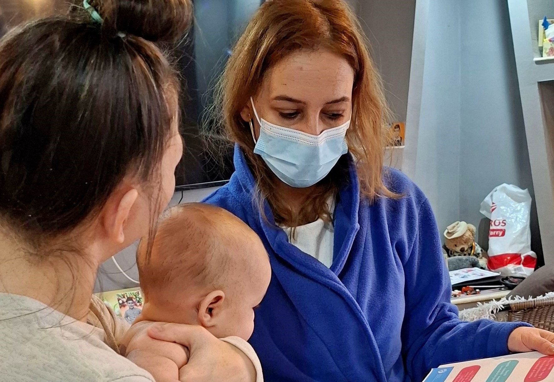Asistență medicală comunitară pentru bebelușii care beneficiază de cardurile pentru nou-născuți