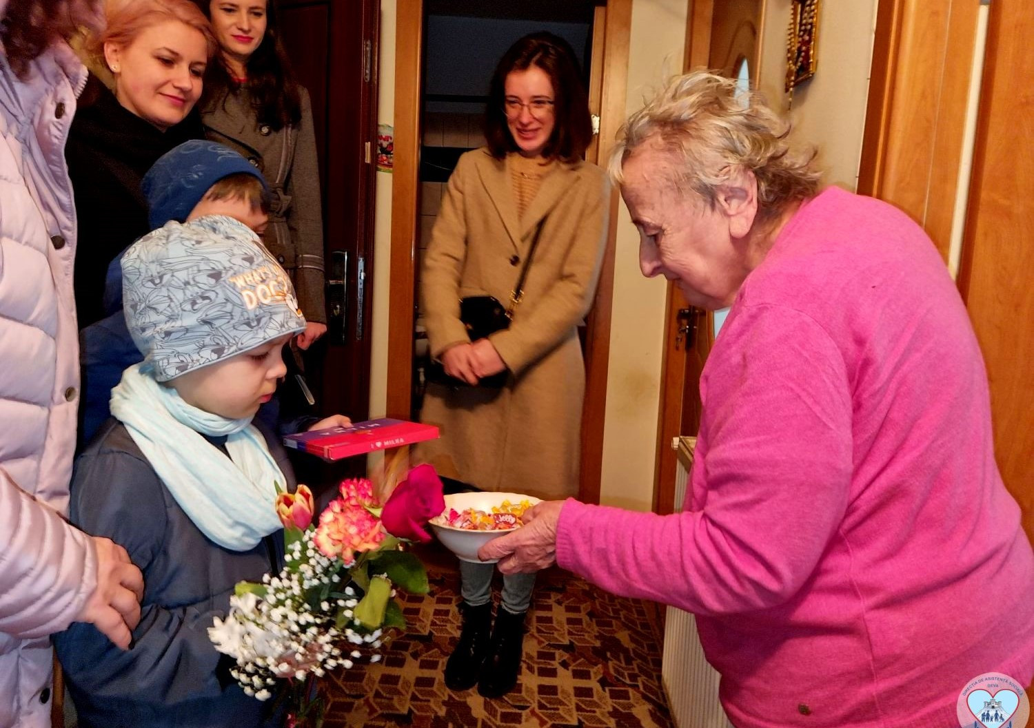 Flori, felicitări şi gânduri bune pentru bunicii singuri!