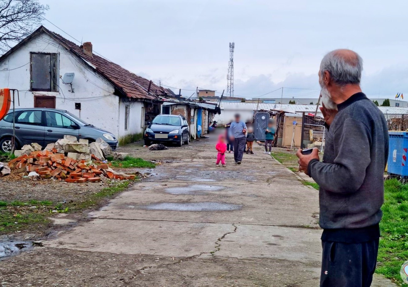 Donație de haine, cărți, pături, saltele și jucării pentru familiile defavorizate