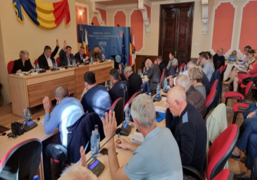 Se modernizează trotuarele de pe principalul bulevard al municipiului Deva