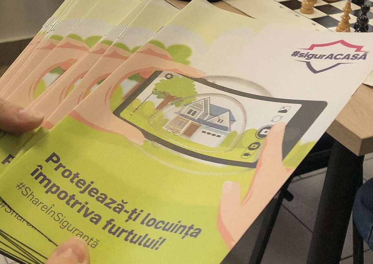 DAS Deva: Seniorii Devei, învățați de polițiști să se ferească de escrocii online și de hoți