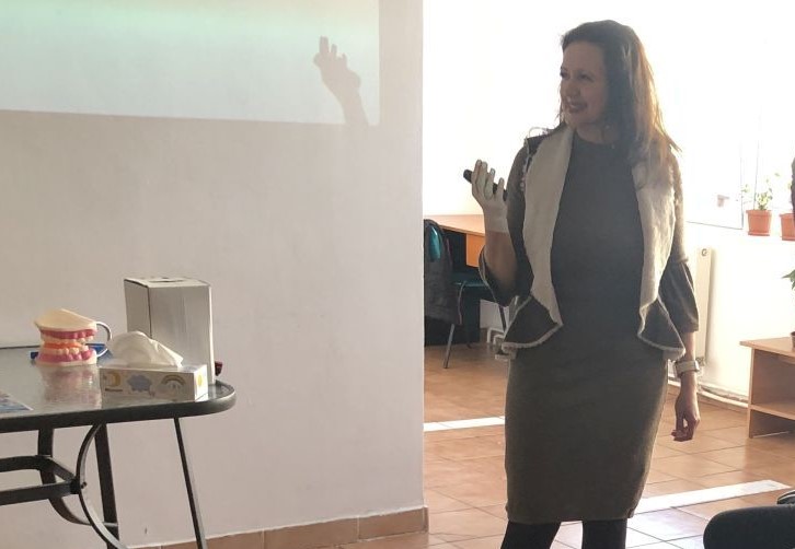 “Misiunea super-curăţel”. De Ziua Mondială a Sănătăţii Orale, copiii din cartierul Grigorescu au învăţat să se spele corect pe dinţi!