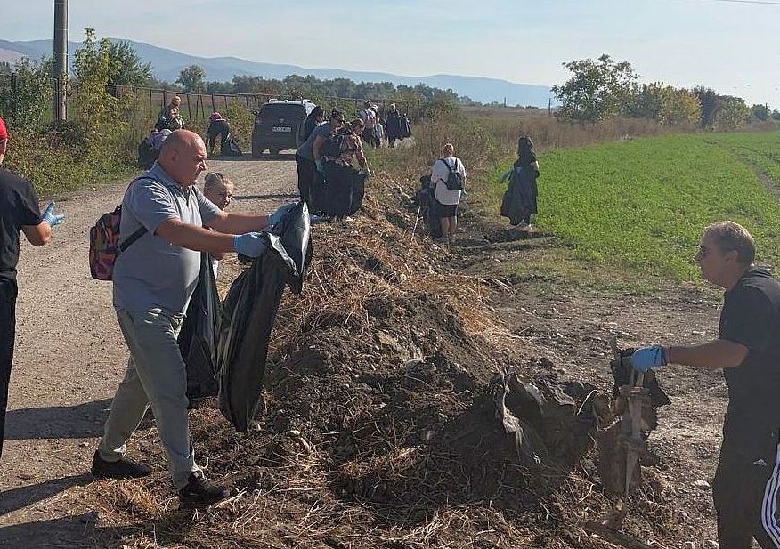 Angajații DAS Deva s-au alăturat voluntarilor implicați în Ziua de Curățenie Națională 
