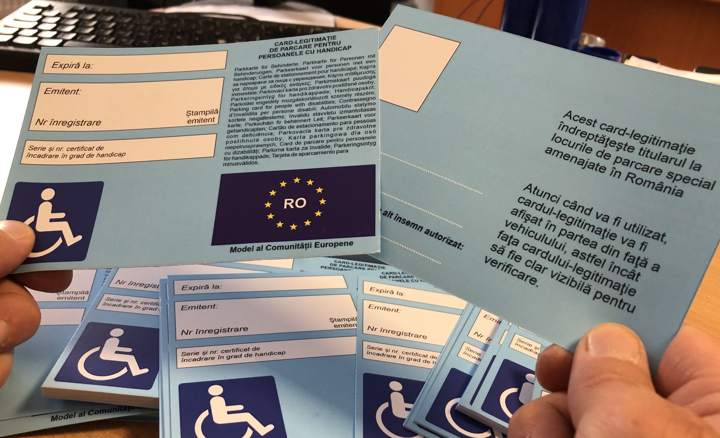 DAS Deva: Legitimații pentru parcare gratuită – eliberate pe loc! Documentele sunt destinate persoanelor cu dizabilități