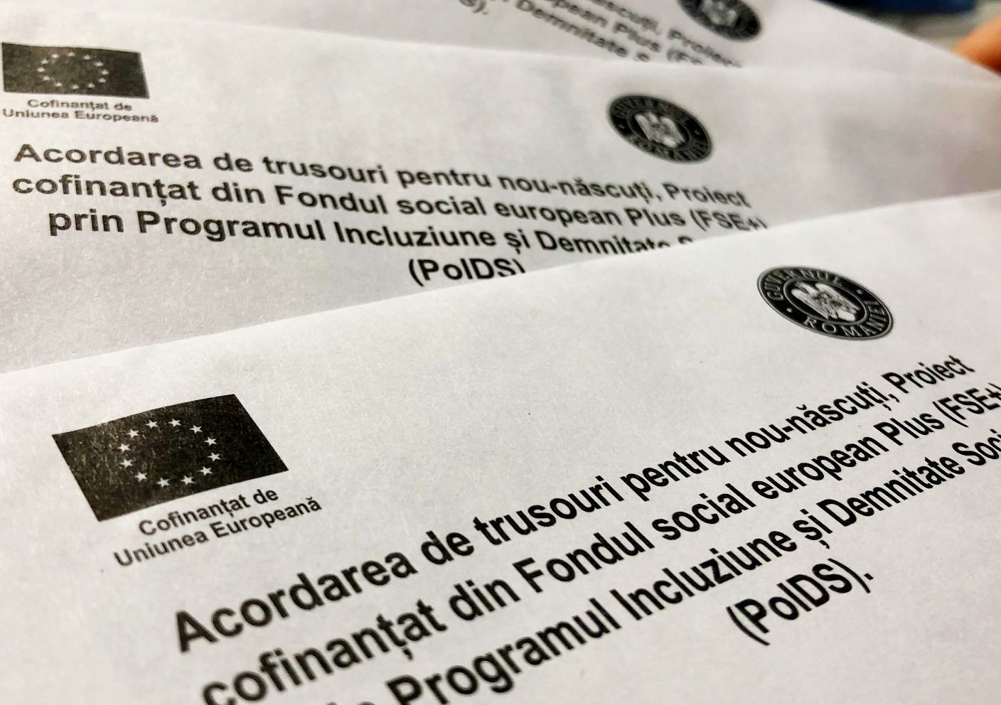 DAS Deva: A patra serie de mame defavorizate, din Deva, primesc cardurile de 2.000 de lei - pentru îngrijirea bebelușilor