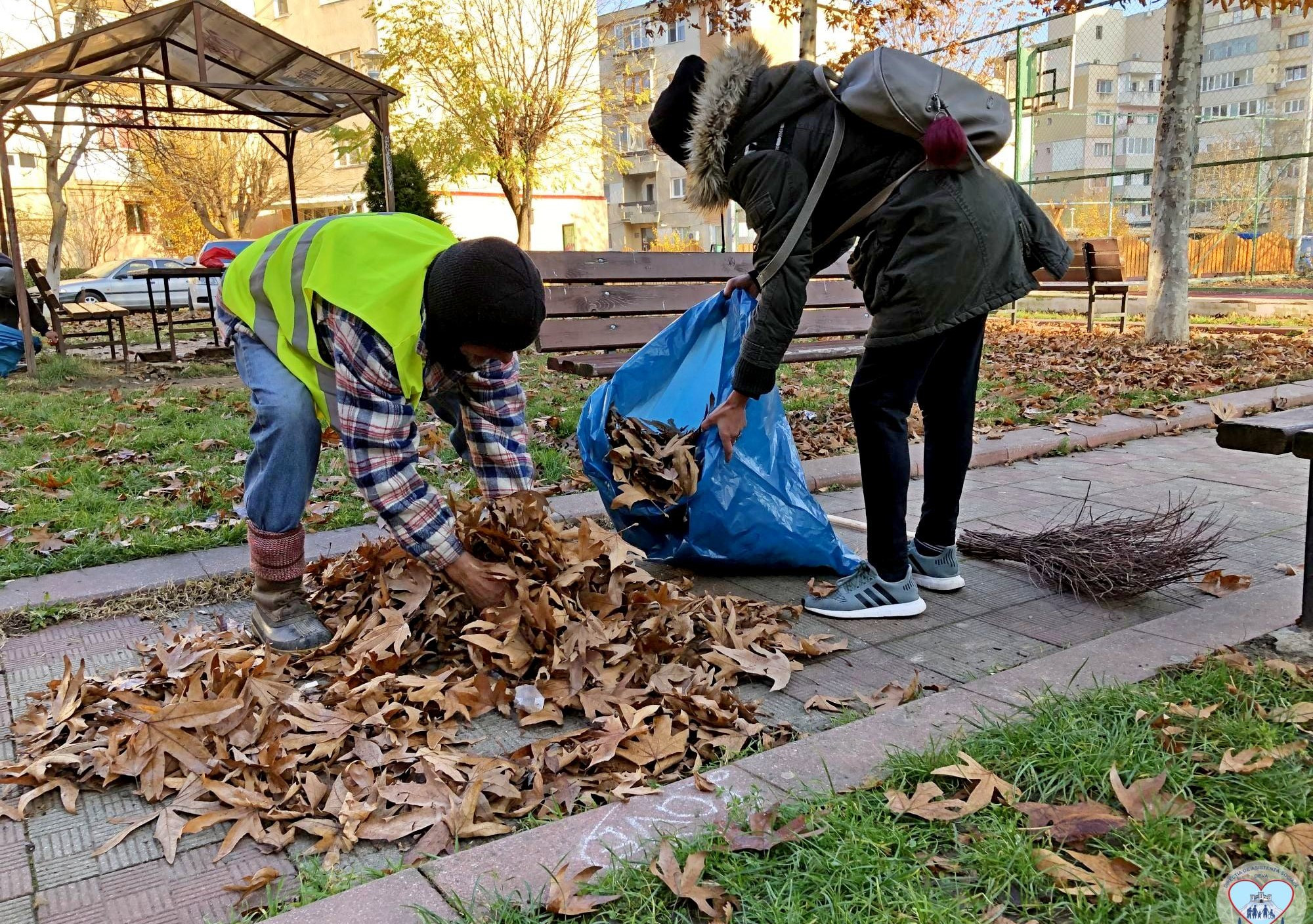Aproape 10.000 de ore de muncă în folosul comunității, efectuate de persoanele care primesc ajutor social