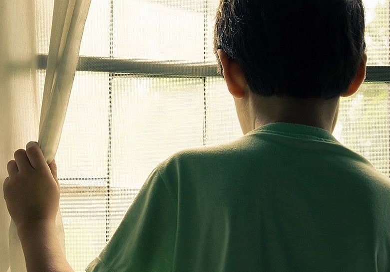 DAS Deva: Peste 40 de copii ai căror părinți sunt plecați la muncă în străinătate sunt monitorizați de asistenții sociali, în 2026