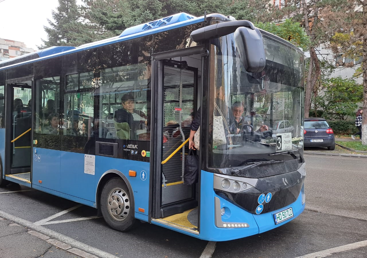 În atenţia persoanelor care beneficiază de tichete de călătorie gratuite pentru transportul public local!