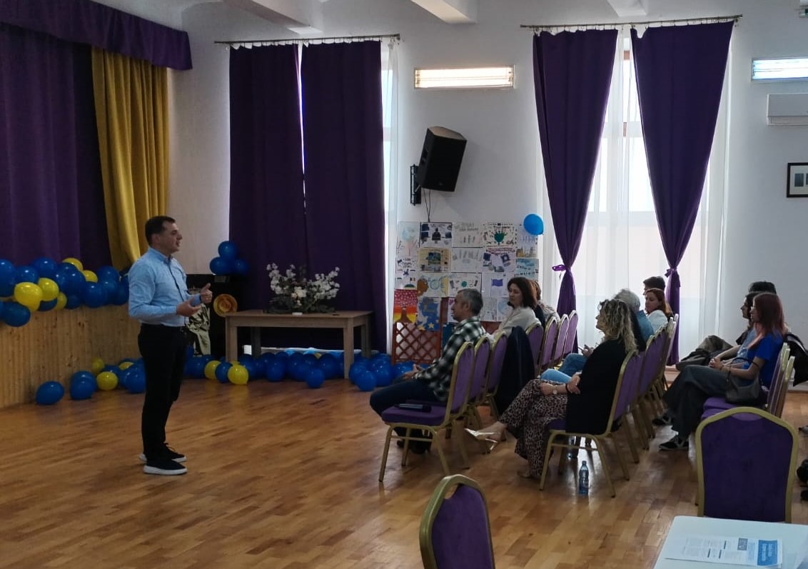 Lecție europeană de implicare civică pentru tinerii din Deva