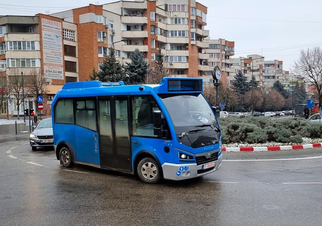 PREMIERĂ: Primele microbuze electrice circulă pe străzile Devei, în curse de probă