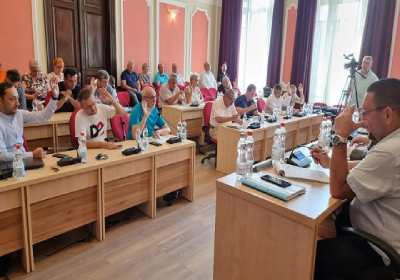 Elevă de nota 10 la Bacalaureat și profesorii care au pregătit-o, premiați de Primăria Deva