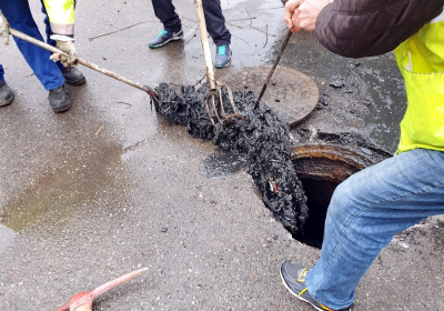 La solicitarea Primăriei Municipiului Deva, Apa Prod Deva a trecut la decolmatarea sistemului de canalizare