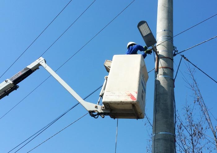 Primăria Deva a solicitat operatorului Rețele Electrice Banat  remedierea problemelor legate de iluminatul public din oraș