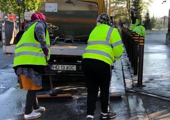 Lucrări de salubrizare pe străzile municipiului Deva