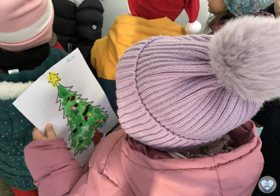 DAS Deva: Bunicii singuri de sărbători au fost colindați de copiii de la Grădinița PP7 Deva