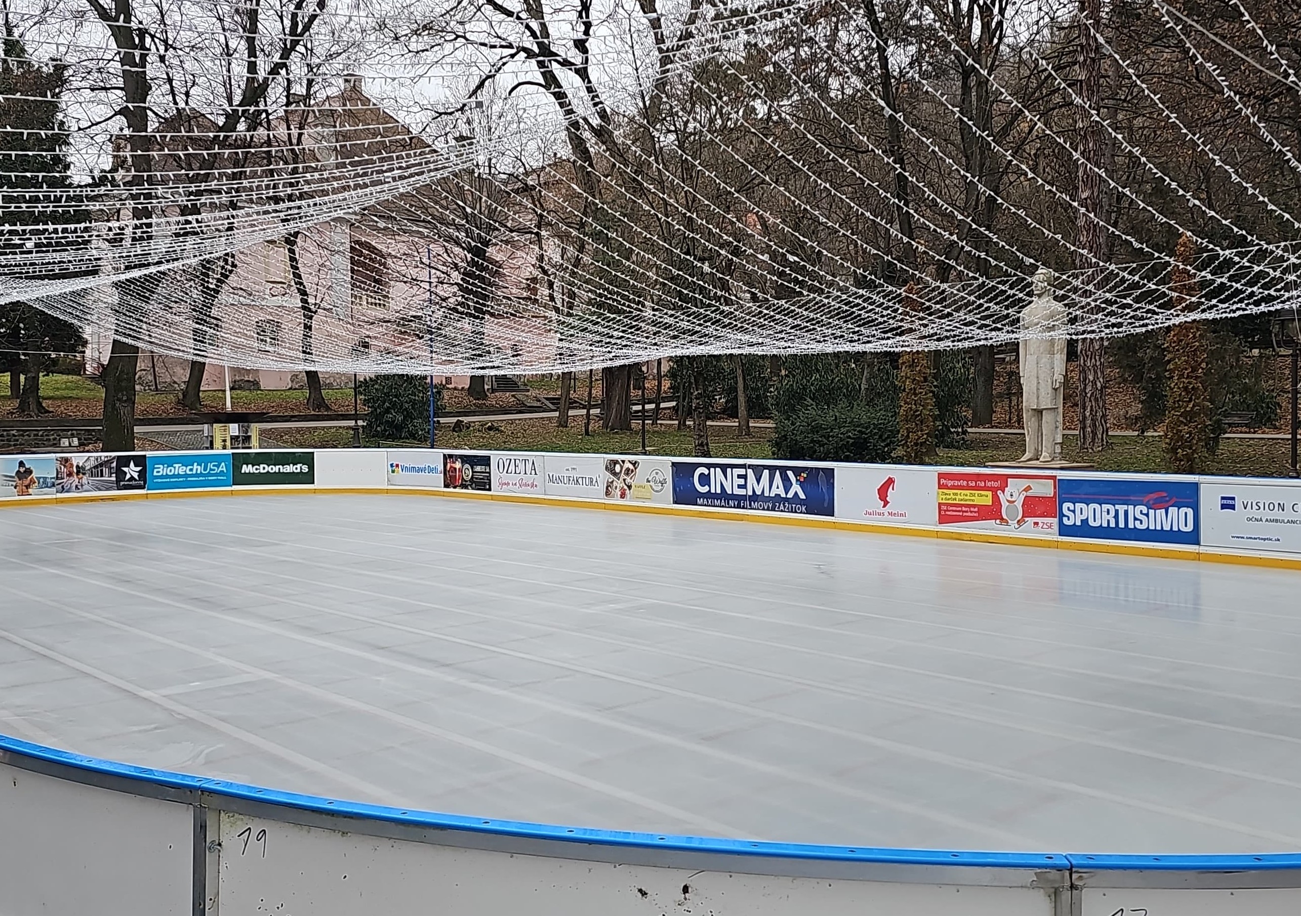 Patinoarul de la Deva se deschide vineri, 6 decembrie 2024!