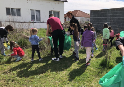 Campanie de ecologizare recompensată cu dulciuri – pentru copiii din cartierul Grigorescu!