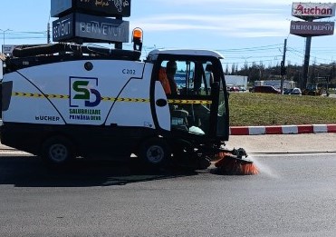 Acțiune de salubrizare pe Bulevardul Decebal – apel către cetățeni pentru sprijin în buna desfășurare a intervenției