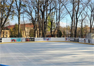 Patinoarul de la Deva se deschide marți, 5 decembrie 2023!