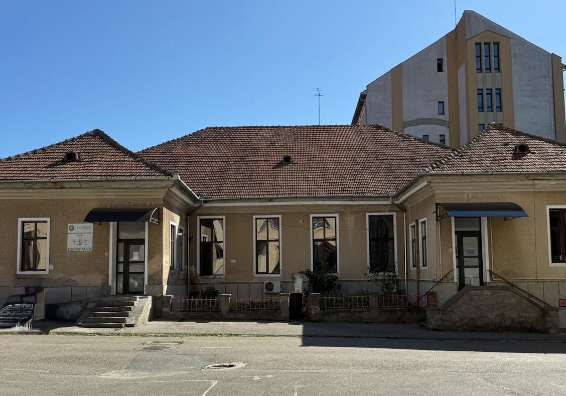 PARVA CURIA, azi sediul Direcţiei Judeţene pentru Tineret, Hunedoara